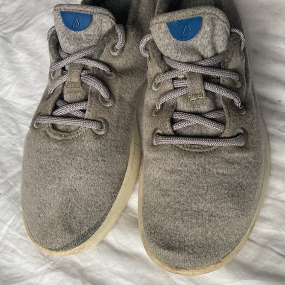 ALLBIRDS Women’s Wool Grey Runners (8) - Picture 2 of 4